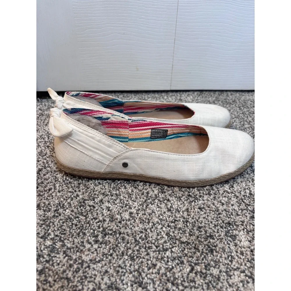 UGG Women's White Canvas Espadrille Flats Tribal Print Lining and Bow Detail 9